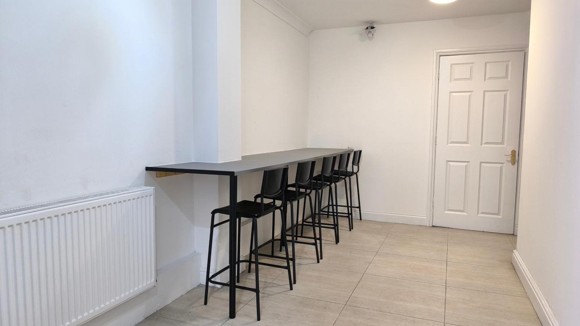 Fully Equipped Parkside 5min From Colliers Wood Station R4 * Londen